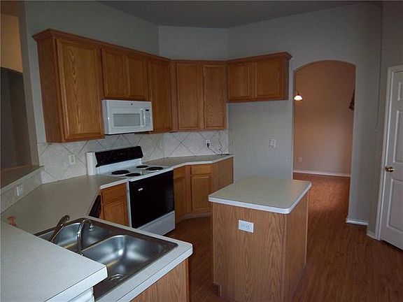4th image of 629 Crestview Ct
