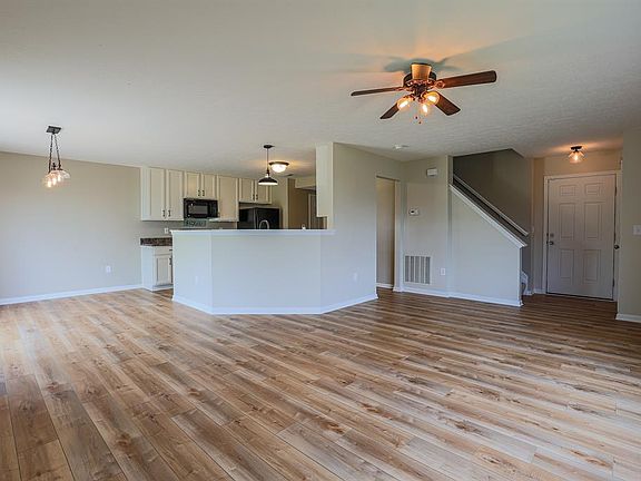 3rd image of 7786 Highbrook Dr