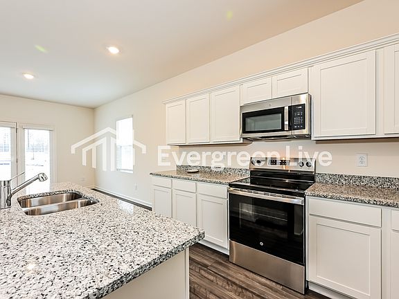 5th image of 104 Rowlett Pl