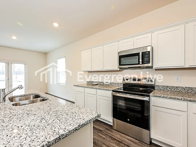104 Rowlett Pl — Photo 6