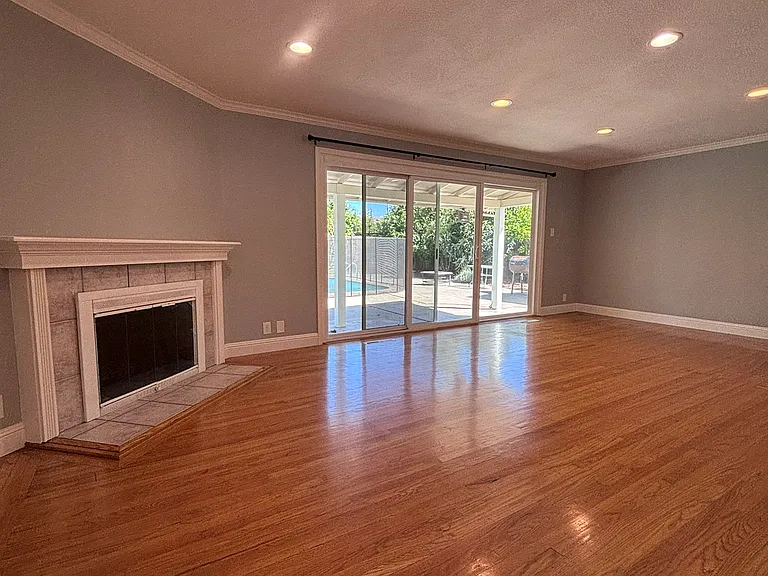 4992 Mattos Dr — Photo 11