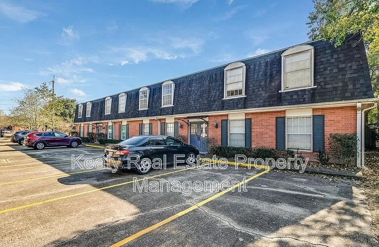 211 Versailles Blvd #10 — Photo 14