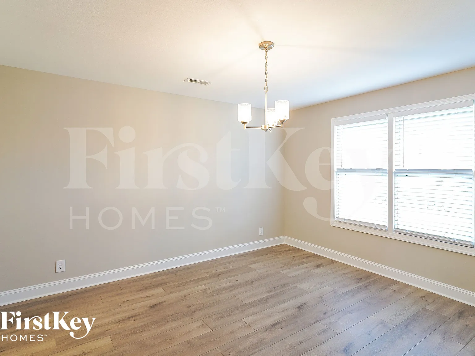 4 bed, 2.5 bath, 2322 sqft, $2,110 — Photo 4