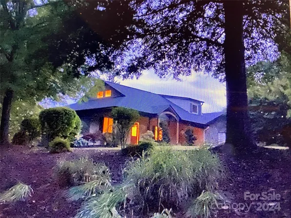 711 Meadow Crest Rd, Tryon, NC 28782