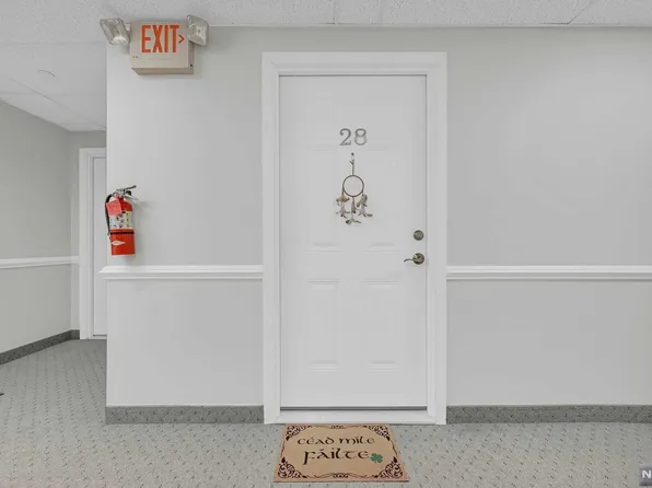 58 Kinderkamack Rd APT 28C, Emerson, NJ 07630