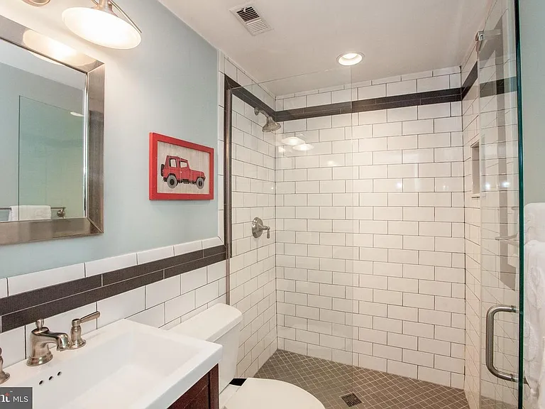 4615 Macarthur Blvd NW — Photo 14