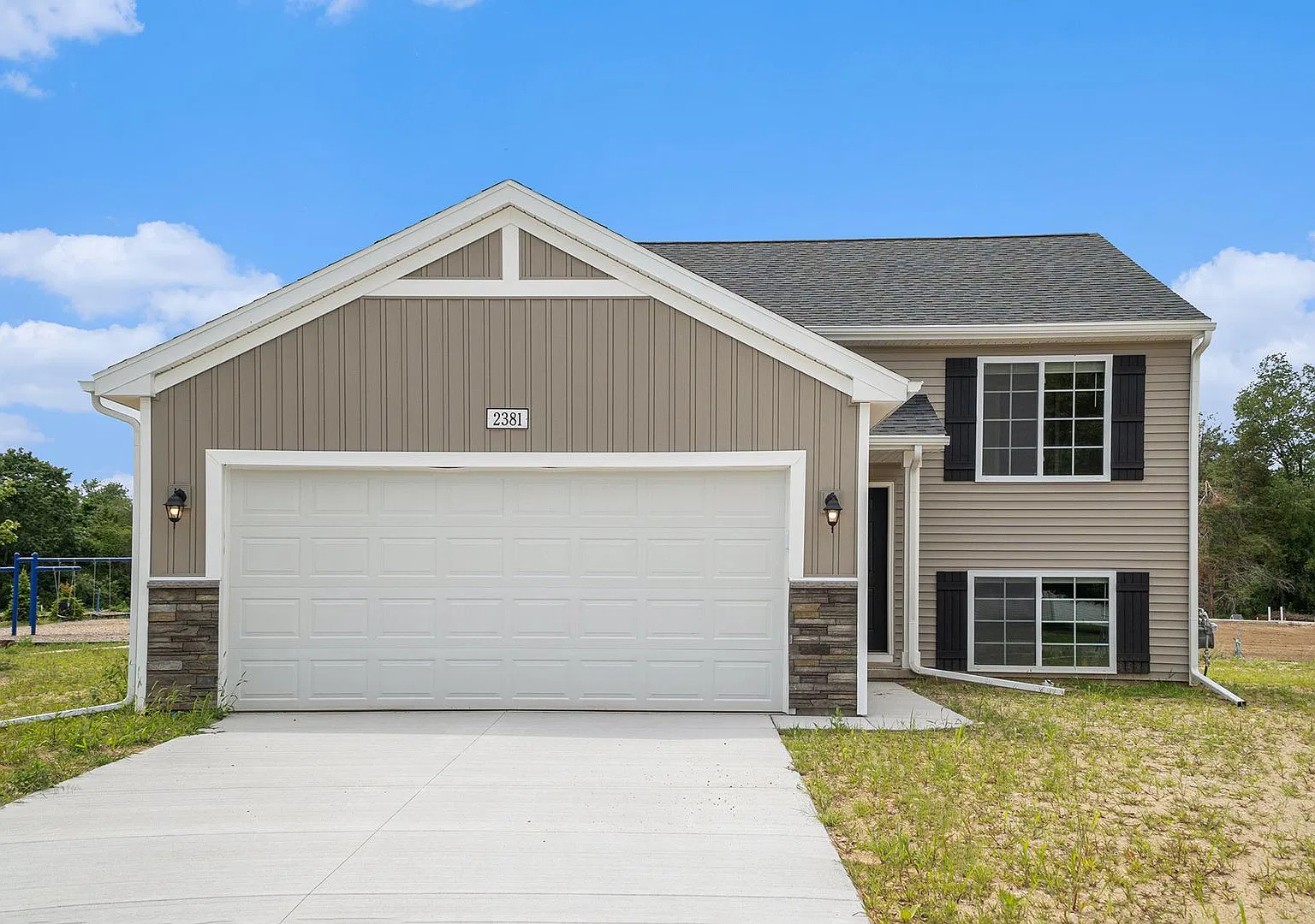 1 Month FREE Rent! Applied to Your First Full Month. Terms & Conditions Apply. — Photo 1