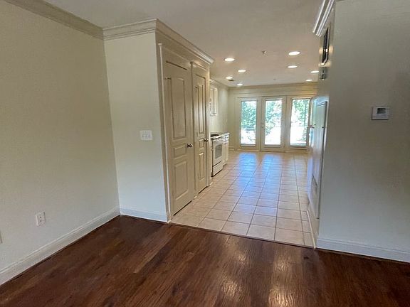 5th image of 3831 Cherokee Woods Way #B