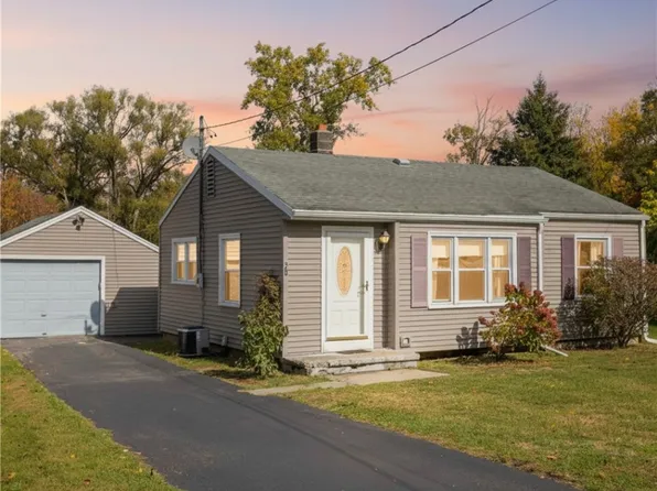 20 Munson St, Le Roy, NY 14482