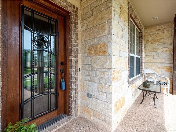 4th image of 315 Canterbury Dr