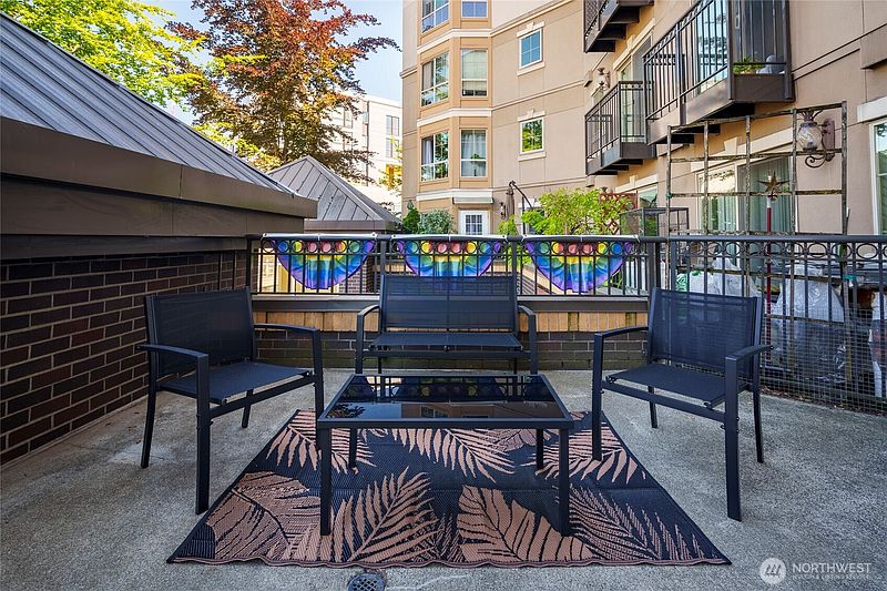 3rd image of 1125 E Olive Street #202