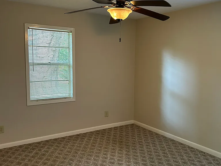 621 Miller St — Photo 13