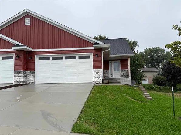 817 Prairie View Dr, West Branch, IA 52358