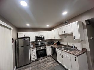 1951 Mansard Dr, Saint Louis, MO