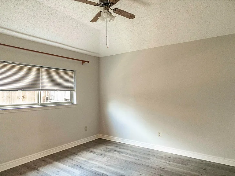 17003 Enchanted Cir W — Photo 17