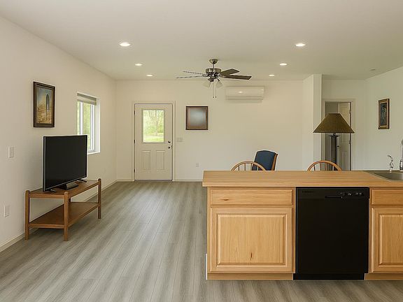 5th image of 5380 Sunny Cir