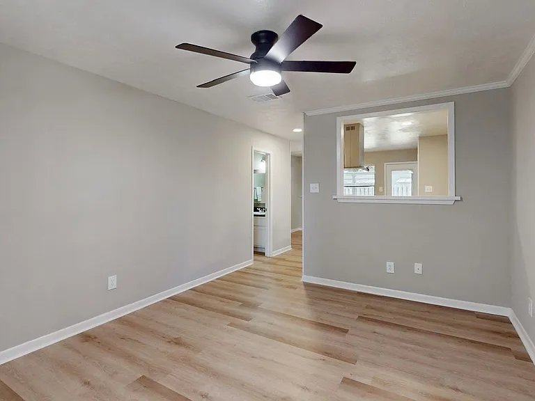 1409 Airline Dr #B — Photo 5