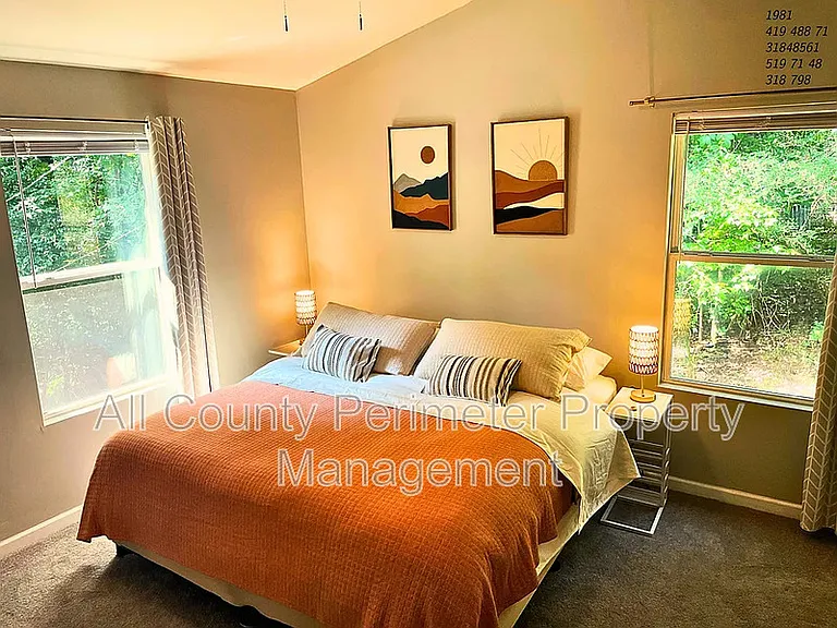 837 Forrest Cir SE — Photo 8