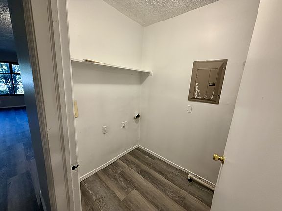 5th image of 4016 Hoover Ave