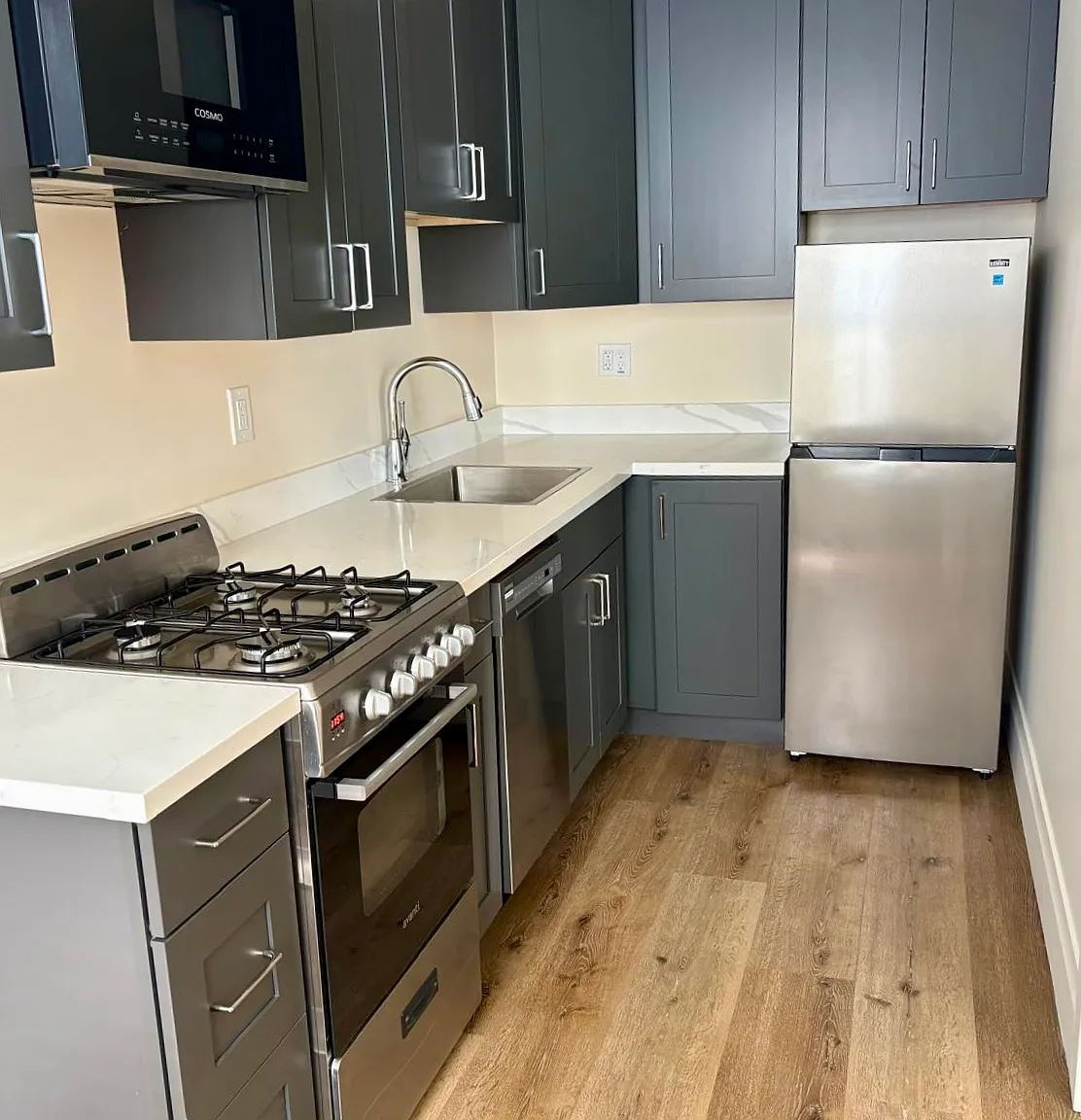 Studio, 300 sqft, $2,650 — Photo 2