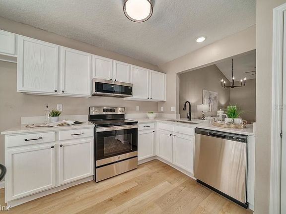 5th image of 2112R Cypress Bay Blvd