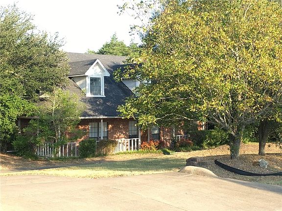 3rd image of 913 Slippery Elm Dr
