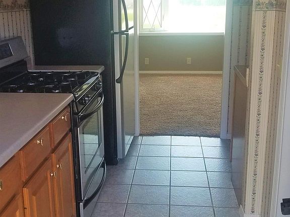 4th image of 904 E Dunn Ave