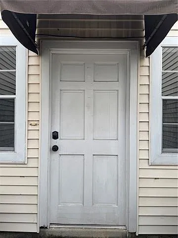 3 bed, 2.0 bath, 1630 sqft, $2,500 — Photo 2