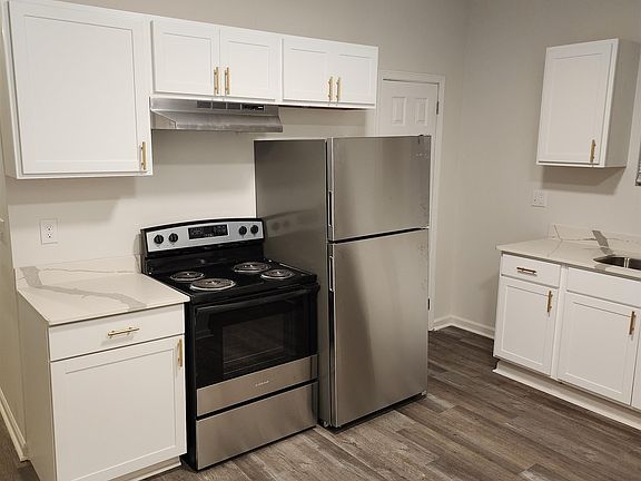 3rd image of 754 E Trigg Ave