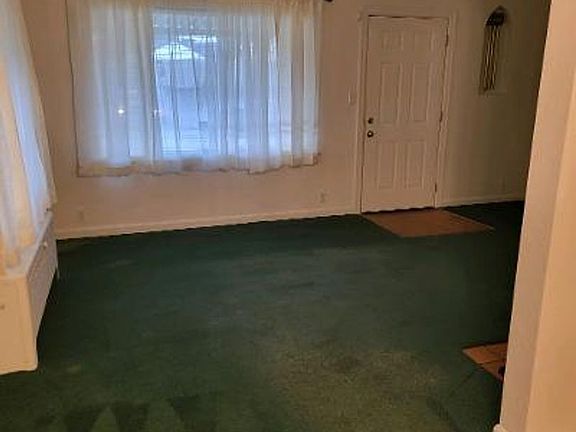 5th image of 10427 Croft St S