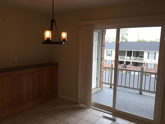 3rd image of 2231 Glouchester Dr