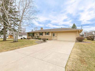 336 E Briar Ln, Green Bay, WI, 54301
