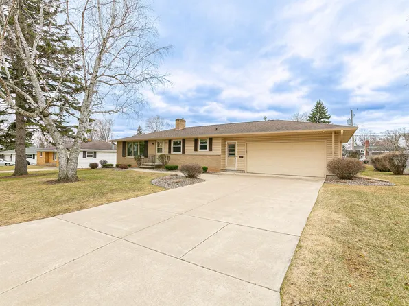 336 E Briar Ln, Green Bay, WI 54301