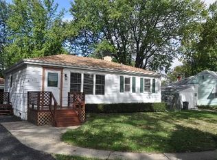 110 S Lyle Ave, Elgin, IL 60123