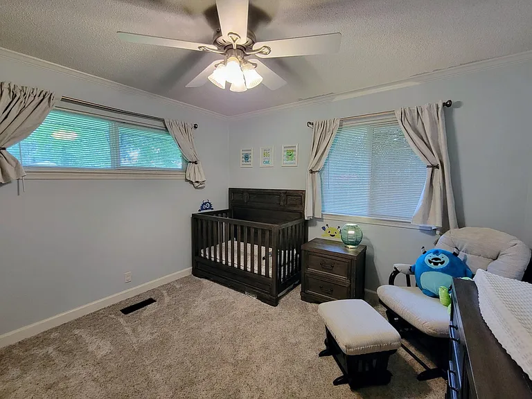 709 James Ave — Photo 13