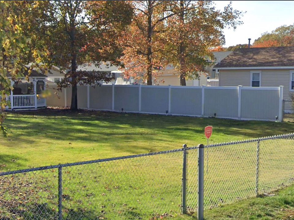 2nd image of 140 Kentucky Ave