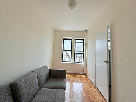 4th image of 5 Ten Eyck St #5B