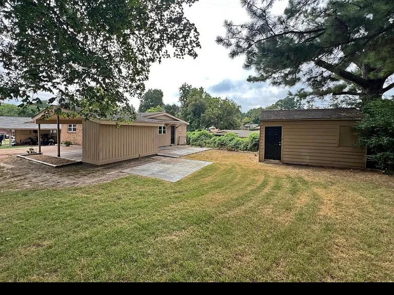 2278 Pamela Dr — Photo 2