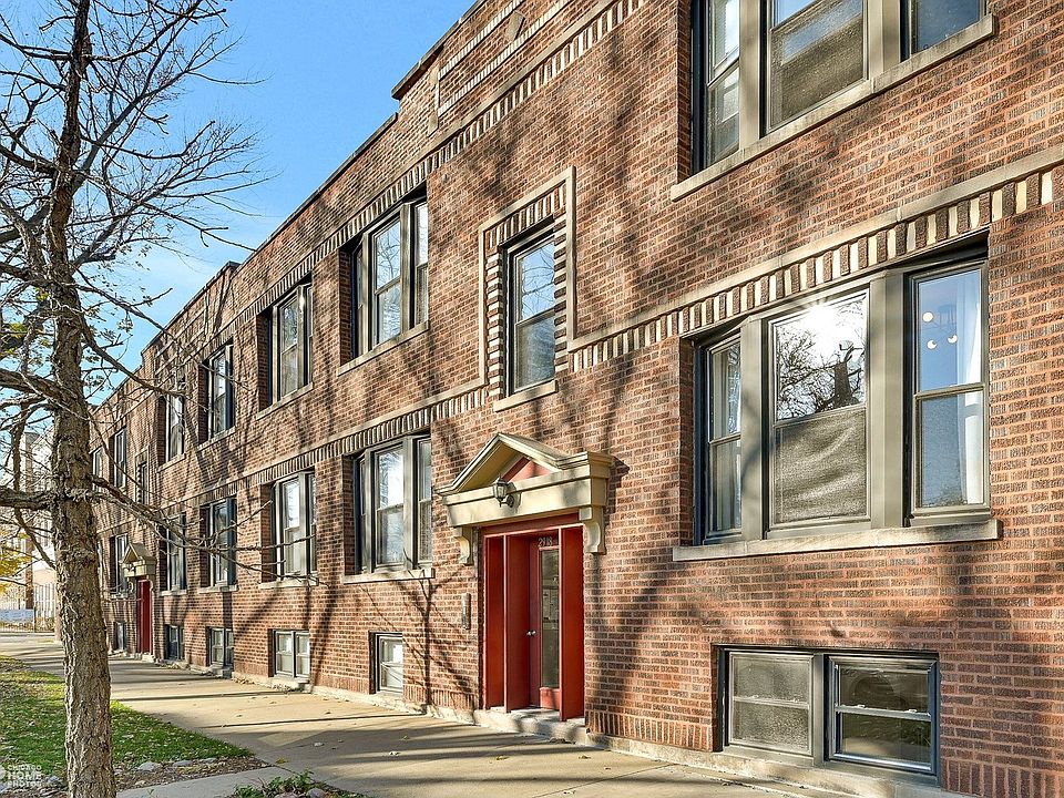 1st image of 2916 W Berteau Ave #1