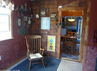 14 Fairbanks Ave, Dixfield, ME 04224