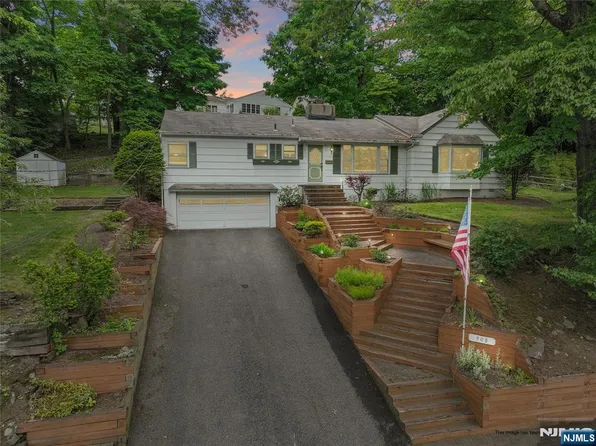 908 N Monroe St, Midland Park, NJ 07432