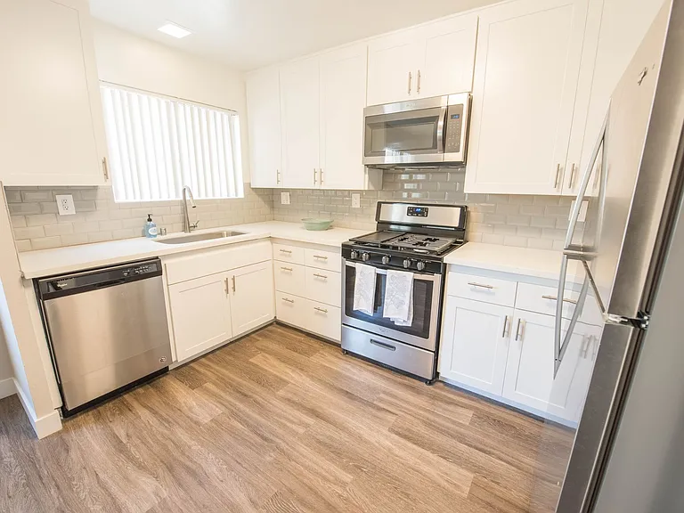 South Hills Apartments — Photo 21