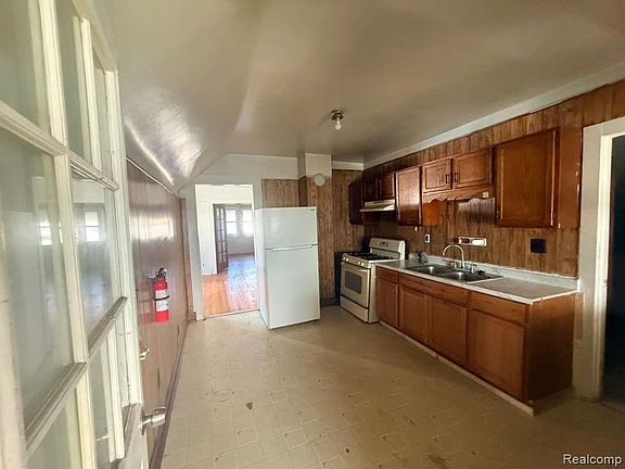 3rd image of 1957 Yemans St