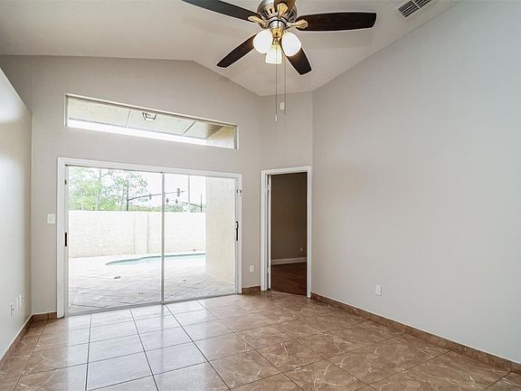 3rd image of 120 LAKEBREEZE CIRCLE