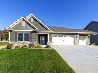 3810 Deckard Dr, Bettendorf, IA 52722