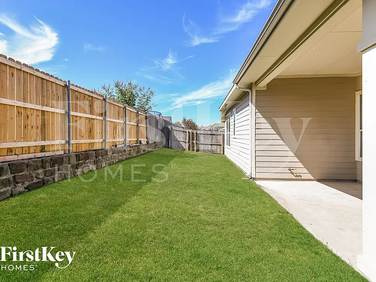 423 Hackberry Dr — Photo 14