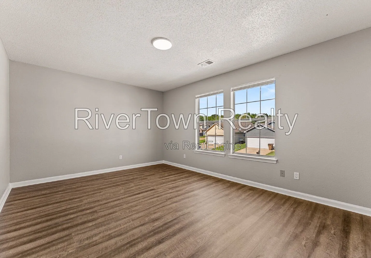 4 bed, 2.5 bath, 1832 sqft, $1,895 — Photo 4