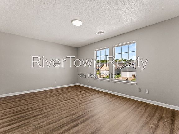 4th image of 4827 Royal Run Dr
