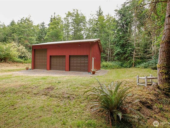 4th image of 710 Island Ridge Way