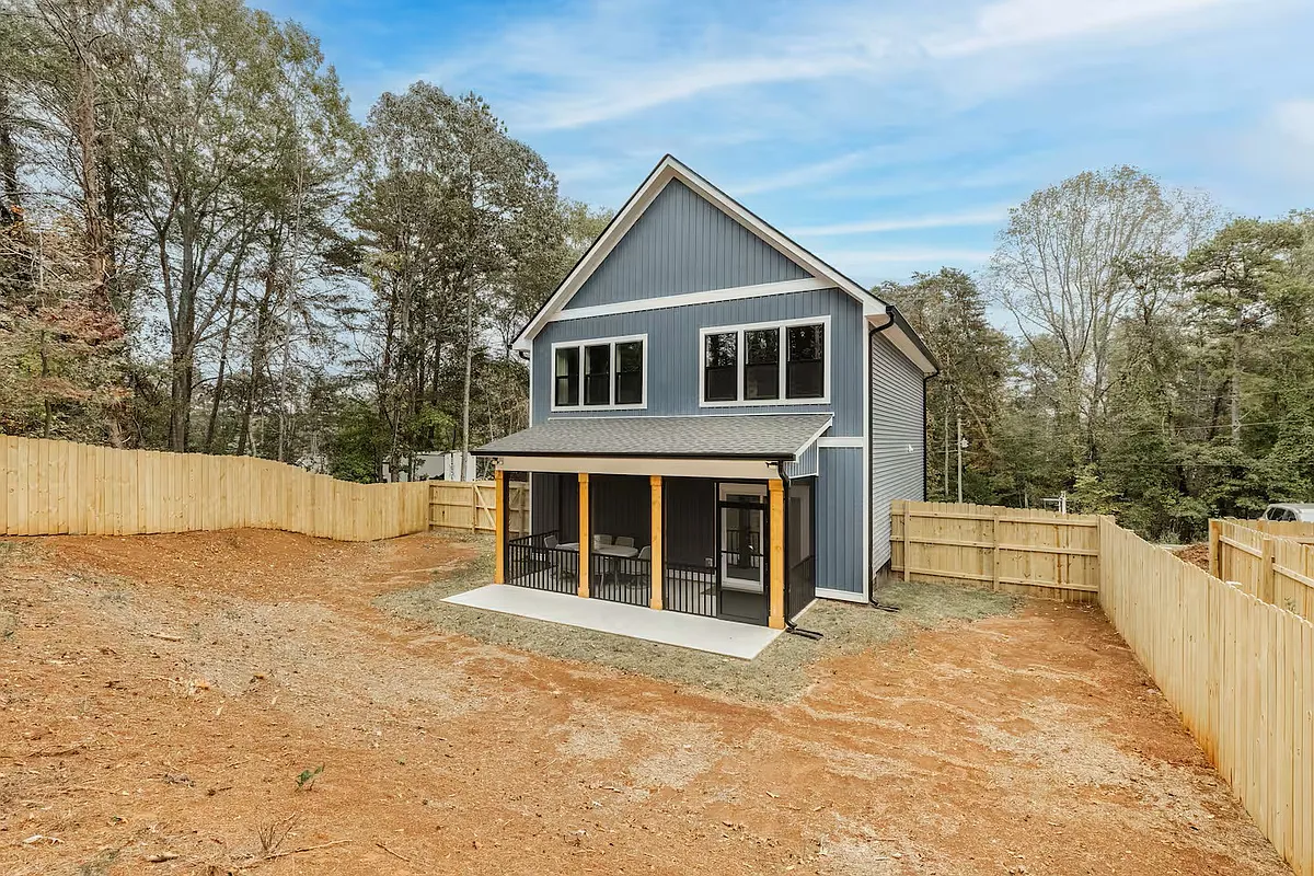 Building Photo - 201 Elm Dr